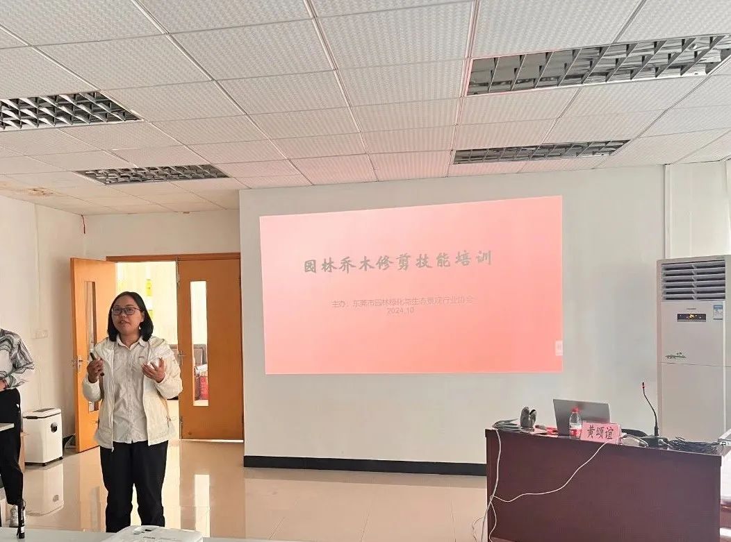 市园林协会成功举办乔木修剪技能培训会